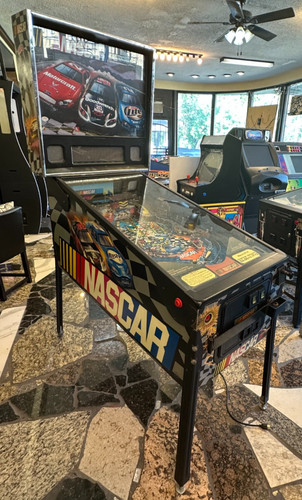 Stern nascar pinball machine - stern,